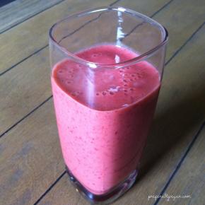 Daily Smoothie | Strawberries and Milk Smoothie